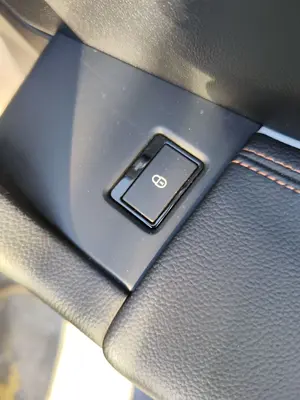 Foto de MANDO ELEVALUNAS DELANTERO DERECHO JAGUAR F-PACE 3.0 V6 Diesel CAT (301 CV / 221 KW) referencia GX7314717AC