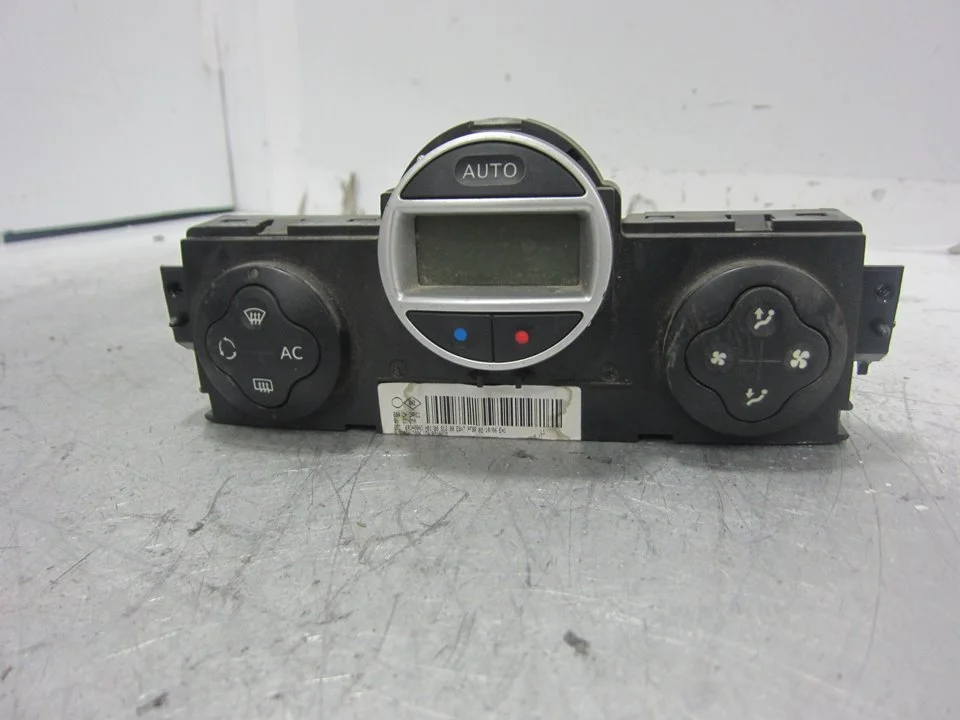 Foto de MANDO CALEFACCION / AIRE ACONDICIONADO RENAULT MEGANE II BERLINA 5P 1.5 dCi Diesel (82 CV / 60 KW) referencia 8200413906