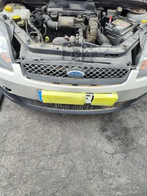 Foto de REJILLA DELANTERA FORD FIESTA (CBK) referencia 1144546