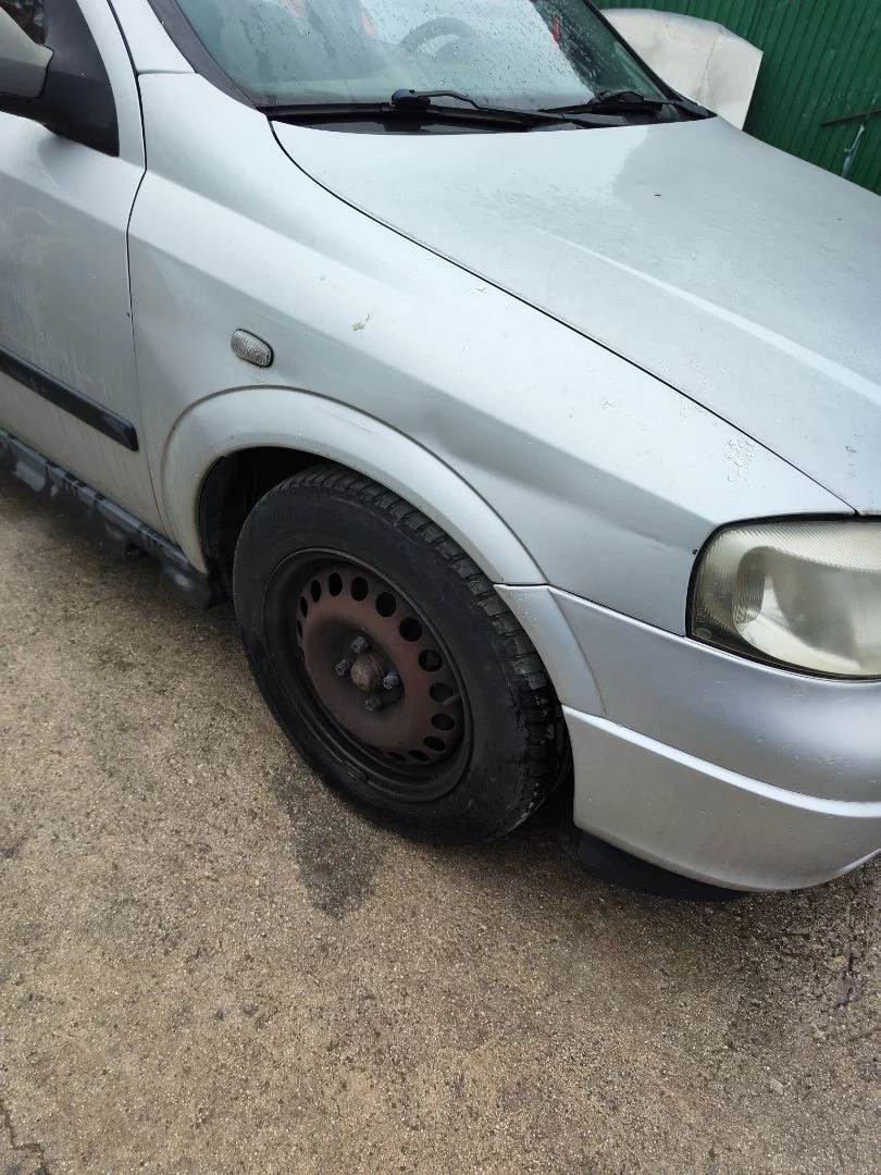 Foto de ALETA DELANTERA DERECHA OPEL ASTRA G BERLINA 2.2 16V DTI CAT (Y 22 DTR / L50) (125 CV / 92 KW) referencia 93190358