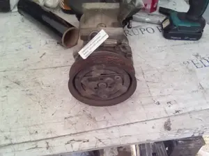 Foto de COMPRESOR AIRE ACONDICIONADO RENAULT CLIO II FASE II (B/CB0) referencia 8200315744 foto 4