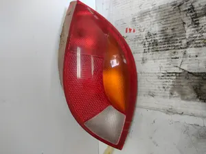 Foto de PILOTO TRASERO DERECHO FORD FIESTA BERLINA (DX) 1.8 Diesel CAT (60 CV / 44 KW) referencia 13N004AA foto 4