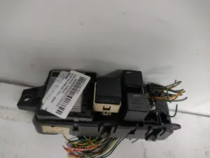 Foto de CAJA RELES / FUSIBLES VOLVO V40 FAMILIAR referencia 30889989 foto 4