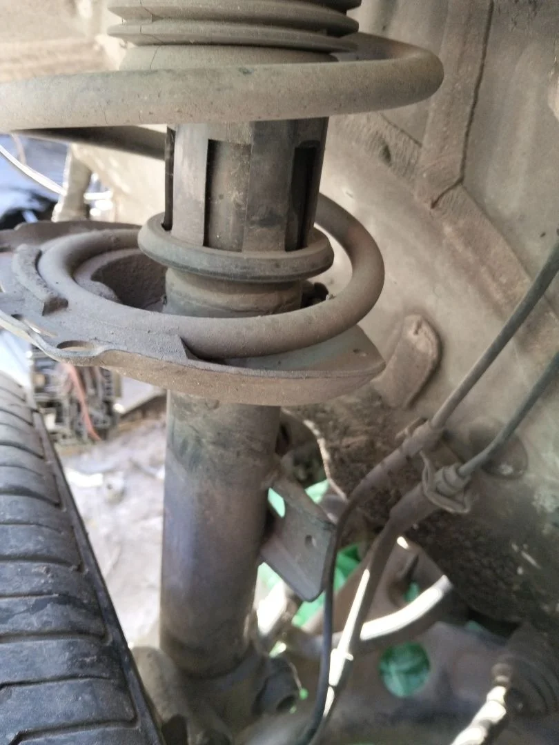Foto de BRAZO SUSPENSION DELANTERO IZQUIERDO SEAT ARONA (KJ) 1.6 TDI (116 CV / 85 KW)