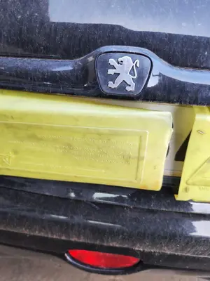 Foto de CERRADURA MALETERO / PORTON PEUGEOT 206 1.4  (75 CV / 55 KW)