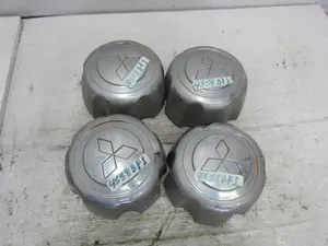 Foto de TAPACUBOS MITSUBISHI L200 (K70) 2.5 Turbodiesel (99 CV / 73 KW) referencia 085618BM foto 2