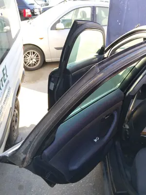 Foto de GOMAS CONTORNO PUERTA AUDI A4 BERLINA (8E) 1.9 TDI (131 CV / 96 KW)