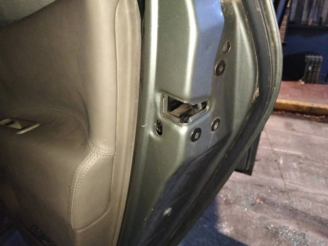 Foto de CERRADURA PUERTA TRASERA DERECHA RENAULT SCENIC II (JM)
