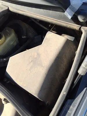Foto de CAJA RELES / FUSIBLES BMW SERIE 3 COMPACTO (E46) 2.0 16V Diesel CAT (150 CV / 110 KW)
