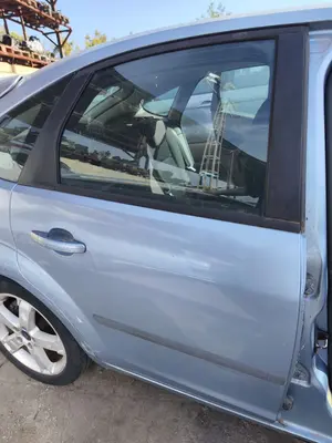 Foto de GOMAS CONTORNO PUERTA FORD FOCUS BERLINA (CAP) 1.8 TDCi Turbodiesel CAT (116 CV / 85 KW)