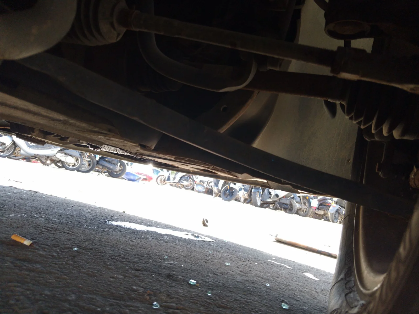 Foto de BRAZO SUSPENSION DELANTERO IZQUIERDO RENAULT CLIO III 1.4 16V (98 CV / 72 KW)