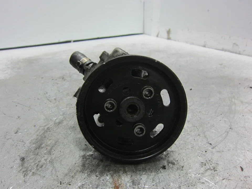 Foto de BOMBA DIRECCION VOLKSWAGEN PASSAT BERLINA (3B3) referencia 8E0145155N
