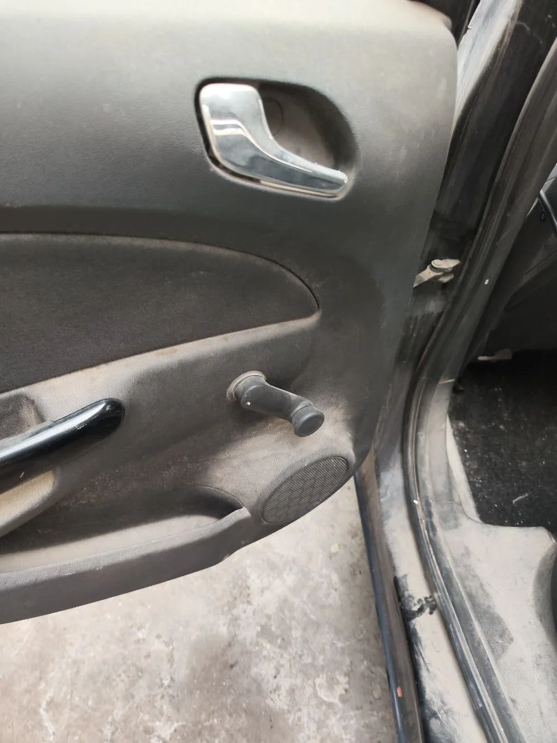 Foto de ELEVALUNAS TRASERO IZQUIERDO OPEL CORSA D 1.3 16V CDTI (75 CV / 55 KW)