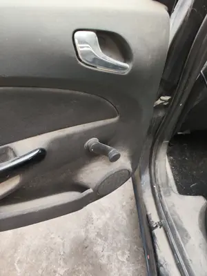 Foto de ELEVALUNAS TRASERO IZQUIERDO OPEL CORSA D 1.3 16V CDTI (75 CV / 55 KW)