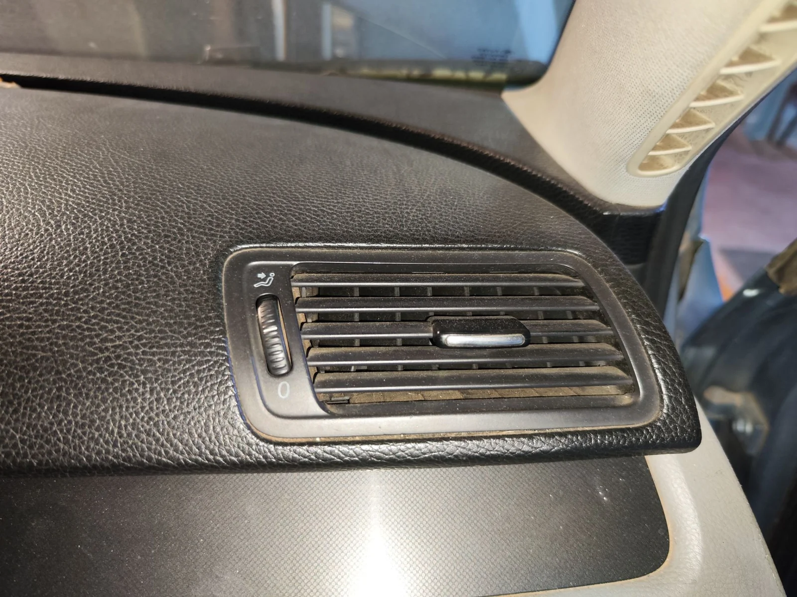 Foto de NO IDENTIFICADO VOLKSWAGEN PASSAT BERLINA (3C2) 2.0 TDI (140 CV / 103 KW) referencia 3C1819701E