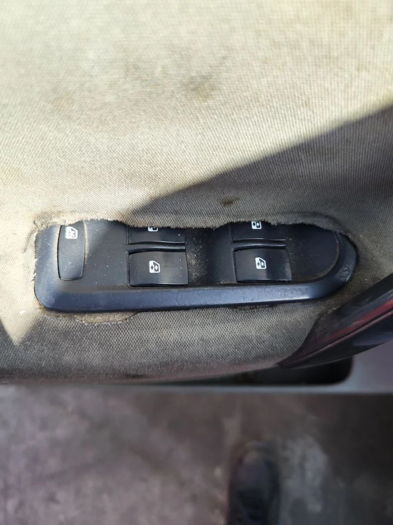 Foto de MANDO ELEVALUNAS DELANTERO IZQUIERDO RENAULT SCENIC II 1.5 dCi Diesel (101 CV / 74 KW) referencia 8200160603