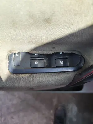 Foto de MANDO ELEVALUNAS DELANTERO IZQUIERDO RENAULT SCENIC II 1.5 dCi Diesel (101 CV / 74 KW) referencia 8200160603