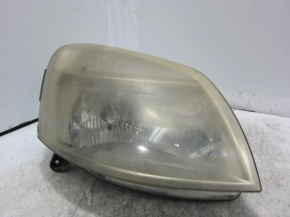 Foto de FARO DERECHO PEUGEOT PARTNER TEPEE 1.6 (90 CV / 66 KW) referencia 5521118R
