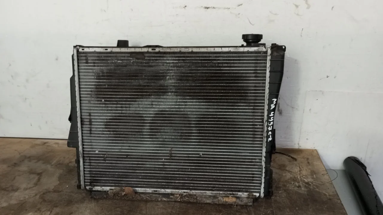 Foto de RADIADOR AGUA BMW SERIE 3 BERLINA (E46) 2.0 16V Diesel CAT (136 CV / 100 KW) referencia 7791513
