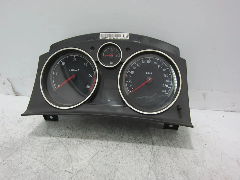 Foto de CUADRO INSTRUMENTOS OPEL ZAFIRA B 1.9 16V CDTI CAT (Z 19 DTH / LRD) (150 CV / 110 KW) referencia 13230577