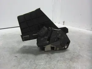 Foto de CERRADURA PUERTA TRASERA DERECHA FORD FIESTA (CNN) 1.25 16V CAT (82 CV / 60 KW) referencia 8A61A264A52