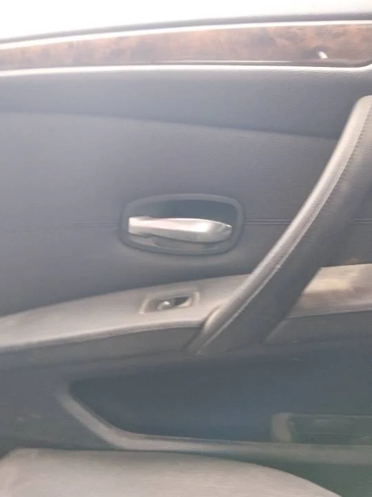 Foto de MANETA INTERIOR TRASERA IZQUIERDA BMW SERIE 5 BERLINA (E60)