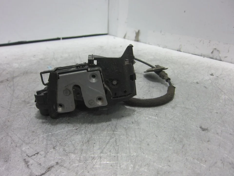 Foto de CERRADURA PUERTA TRASERA DERECHA RENAULT CAPTUR I 1.5 dCi Diesel FAP Energy (90 CV / 66 KW) referencia 805027072R