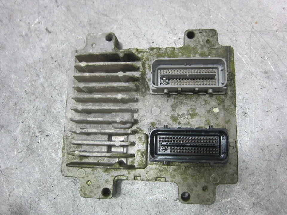 Foto de CENTRALITA MOTOR UCE CHEVROLET HHR 2.4 16V (170 CV / 125 KW) referencia 12618031