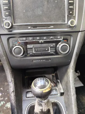 Foto de MANDO CALEFACCION / AIRE ACONDICIONADO VOLKSWAGEN GOLF VI (5K1)(10.2008) 2.0 TDI (110 CV / 81 KW) referencia 5K0907044HAFKZ