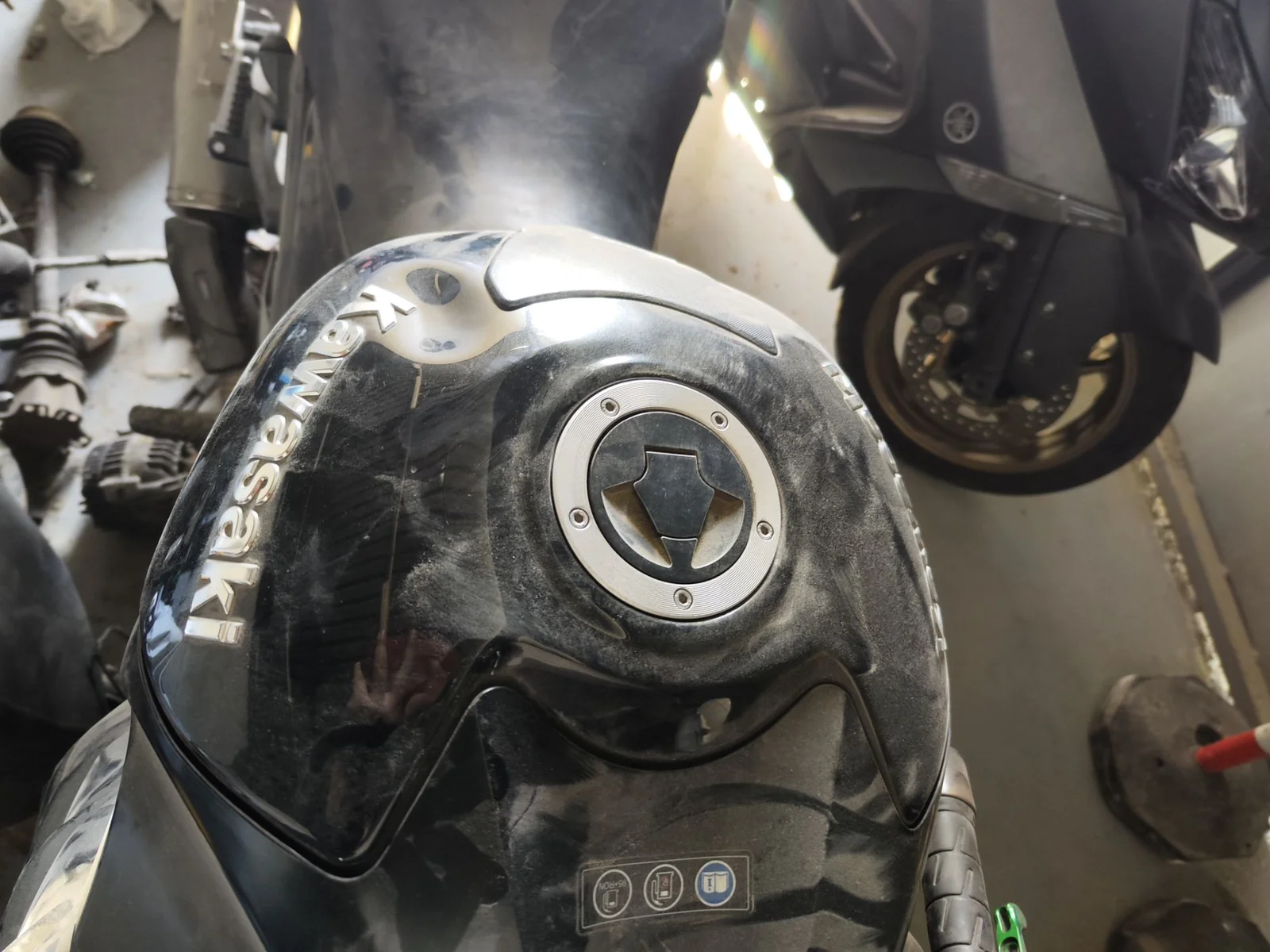 Foto de DEPOSITO GASOLINA KAWASAKI ZZR 1400 1441 cm3 - 147.2 kW (0 CV / 0 KW)