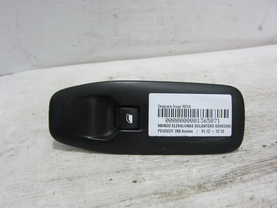 Foto de MANDO ELEVALUNAS DELANTERO DERECHO PEUGEOT 208 1.4 HDi FAP (68 CV / 50 KW) referencia E31436