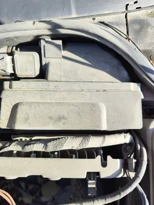 Foto de CAJA FILTRO AIRE RENAULT MEGANE II BERLINA 5P 1.5 dCi Diesel (106 CV / 78 KW)