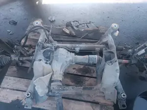 Foto de PUENTE DELANTERO MERCEDES-BENZ CLASE ML (BM 164)