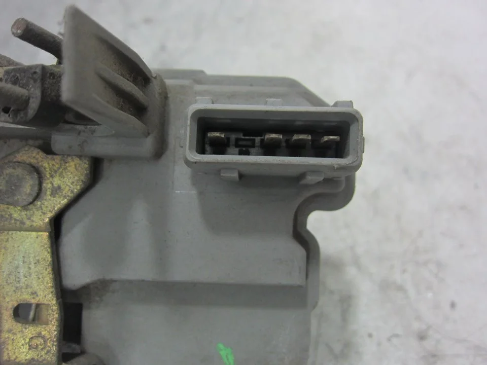 Foto de CERRADURA PUERTA TRASERA IZQUIERDA PEUGEOT 206 1.4 HDi (68 CV / 50 KW)