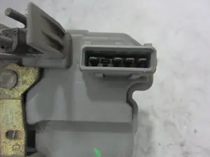 Foto de CERRADURA PUERTA TRASERA IZQUIERDA PEUGEOT 206 1.4 HDi (68 CV / 50 KW)