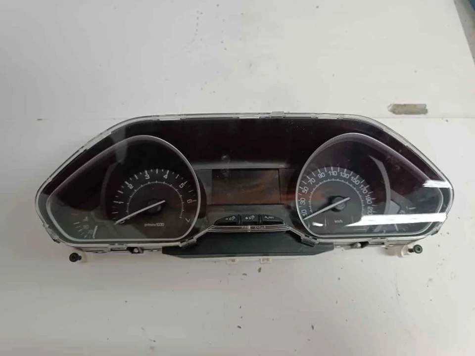 Foto de CUADRO INSTRUMENTOS PEUGEOT 208 referencia 9822621180
