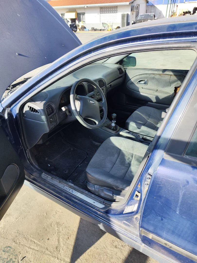 Foto de GOMAS CONTORNO PUERTA VOLVO S40 BERLINA 1.6 CAT (109 CV / 80 KW)