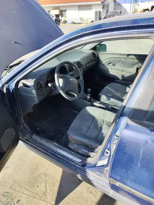 Foto de GOMAS CONTORNO PUERTA VOLVO S40 BERLINA 1.6 CAT (109 CV / 80 KW)