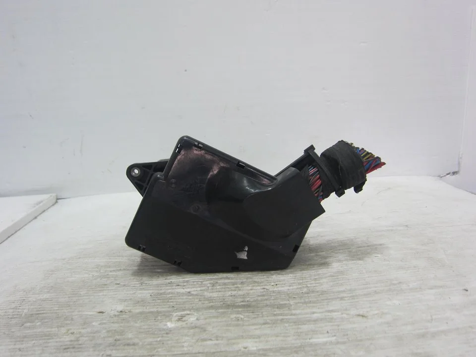 Foto de CAJA RELES / FUSIBLES SKODA FABIA (6Y2/6Y3) 1.2 12V (64 CV / 47 KW) referencia 601941824