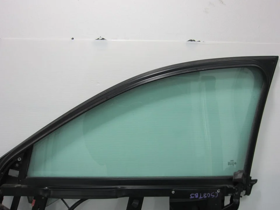 Foto de LUNA DELANTERA DERECHA AUDI A6 BERLINA (4B2) 2.5 V6 24V TDI (150 CV / 110 KW) referencia 43R00082