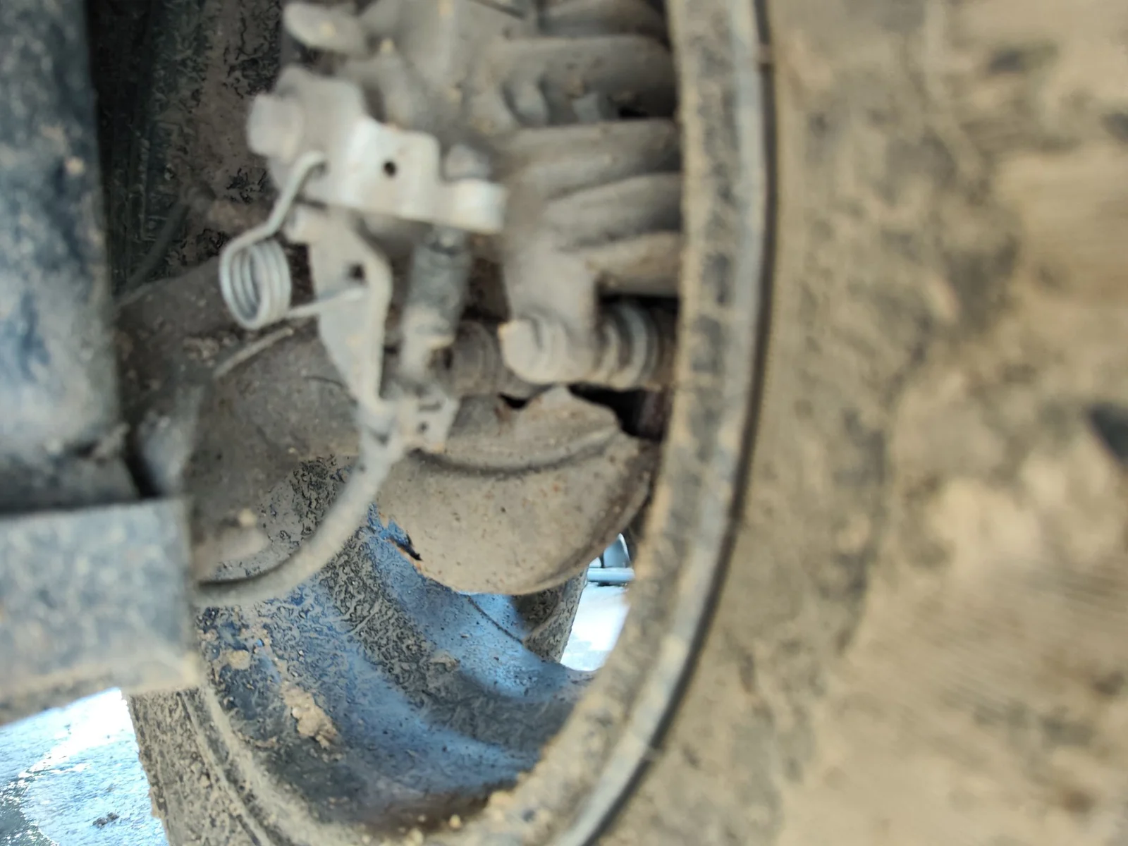 Foto de PINZA DE FRENO TRASERA DERECHA VOLKSWAGEN POLO IV (9N3) 1.9 TDI (101 CV / 74 KW)