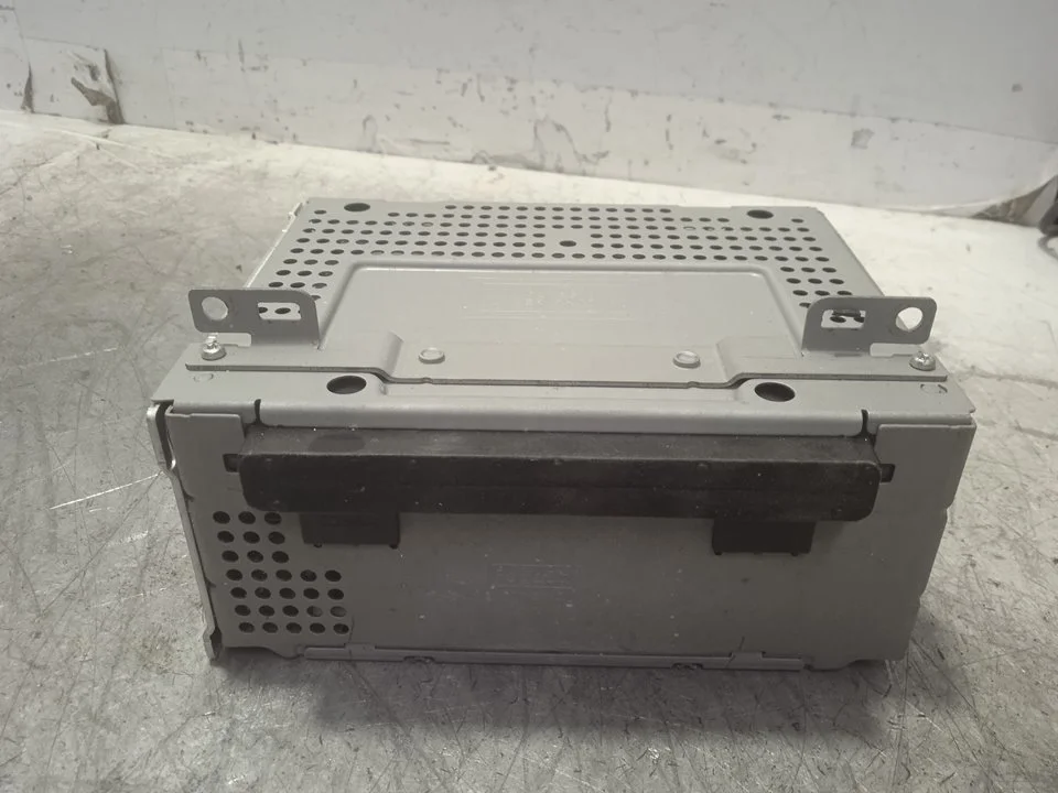 Foto de SISTEMA AUDIO / RADIO CD FORD FOCUS BERLINA (CEW) 1.0 EcoBoost CAT (125 CV / 92 KW) referencia F1BT18C815GP