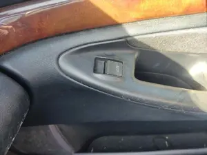 Foto de MANDO ELEVALUNAS DELANTERO DERECHO AUDI A4 BERLINA (B5) 1.8 20V Turbo (150 CV / 110 KW) referencia 4D0959855 foto 2
