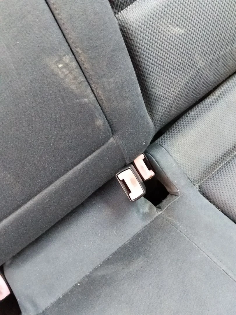 Foto de ENGANCHE CINTURON TRASERO IZQUIERDO AUDI A4 BERLINA (8E) 1.9 TDI (131 CV / 96 KW)