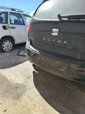 Foto de PARAGOLPES TRASERO SEAT ALTEA (5P1) 1.9 TDI (105 CV / 77 KW) foto 2