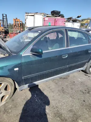 Foto de PUERTA DELANTERA IZQUIERDA AUDI A6 BERLINA (4B2) 2.5 V6 24V TDI (150 CV / 110 KW) foto 2