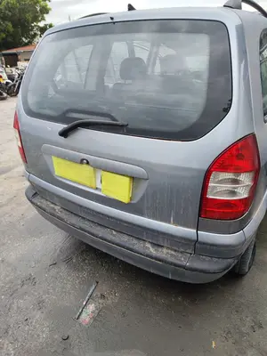 Foto de PORTON TRASERO OPEL ZAFIRA A 2.0 DTI (101 CV / 74 KW) foto 1