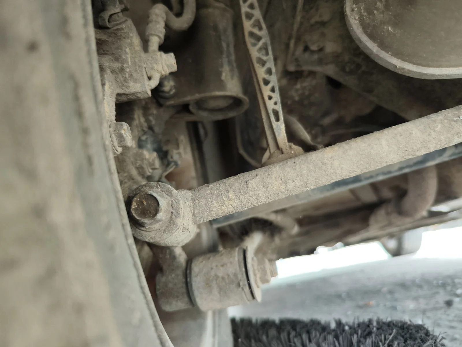 Foto de BRAZO SUSPENSION TRASERO IZQUIERDO CHEVROLET LACETTI 1.6 CAT (109 CV / 80 KW)