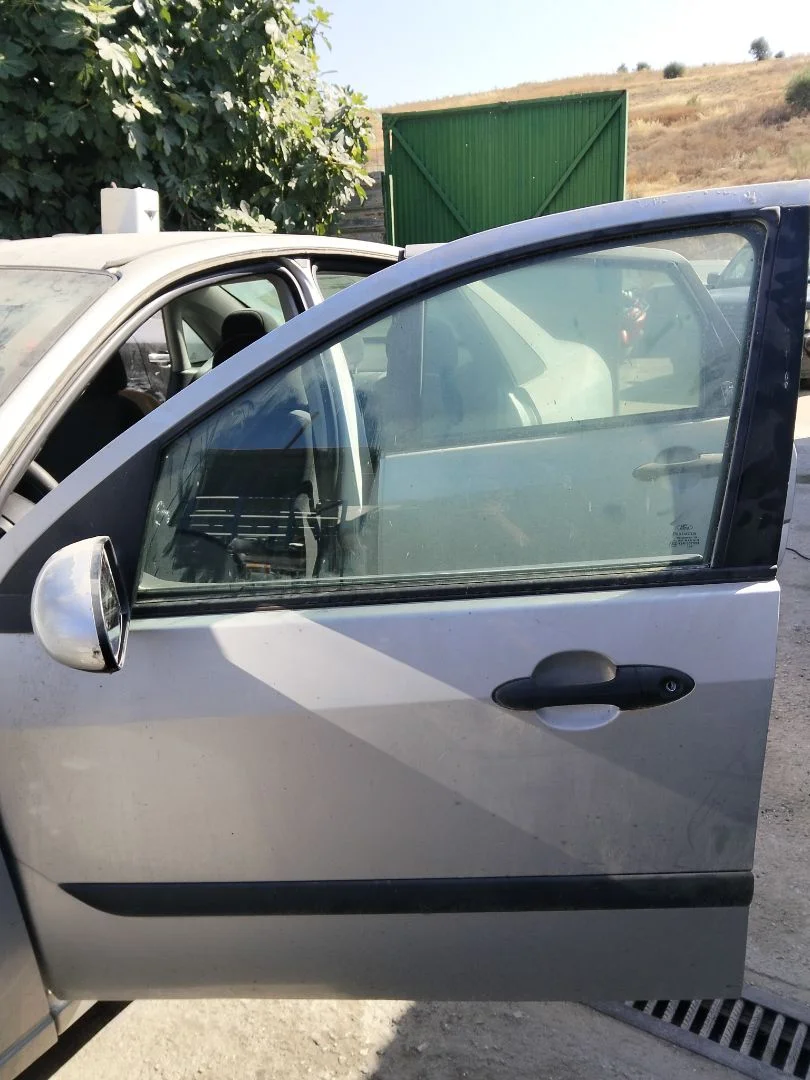 Foto de PUERTA DELANTERA IZQUIERDA FORD FOCUS BERLINA (CAK) 1.6 16V CAT (101 CV / 74 KW) referencia 1430135