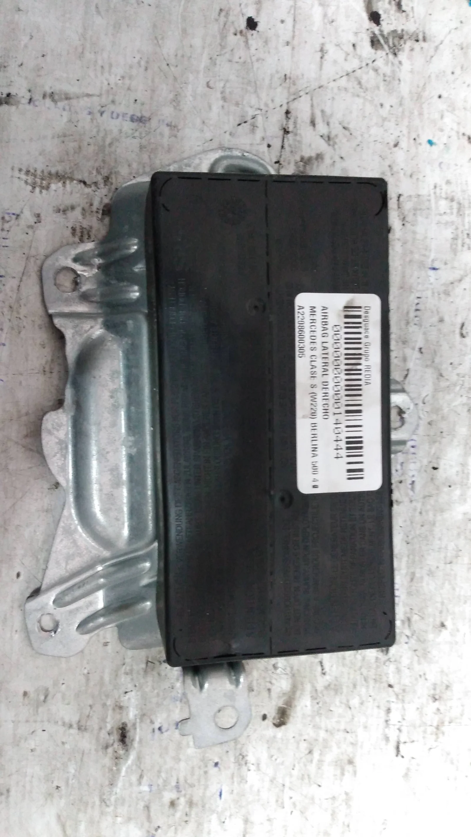 Foto de AIRBAG LATERAL DERECHO MERCEDES-BENZ CLASE S (BM 220) BERLINA 5.0 V8 24V CAT (306 CV / 225 KW) referencia A2208600305